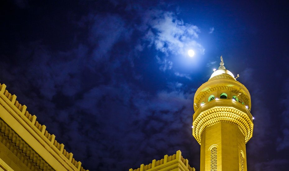 Virtues of the 15th Night of Shaban Image Full Moon Mosque Minaret